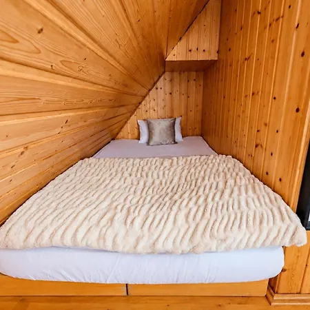 Cosmic Living Hideaway Cozy Attic With Parking & Wi-fi * Zwickau
